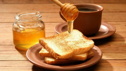 кушать мед с хлебом
